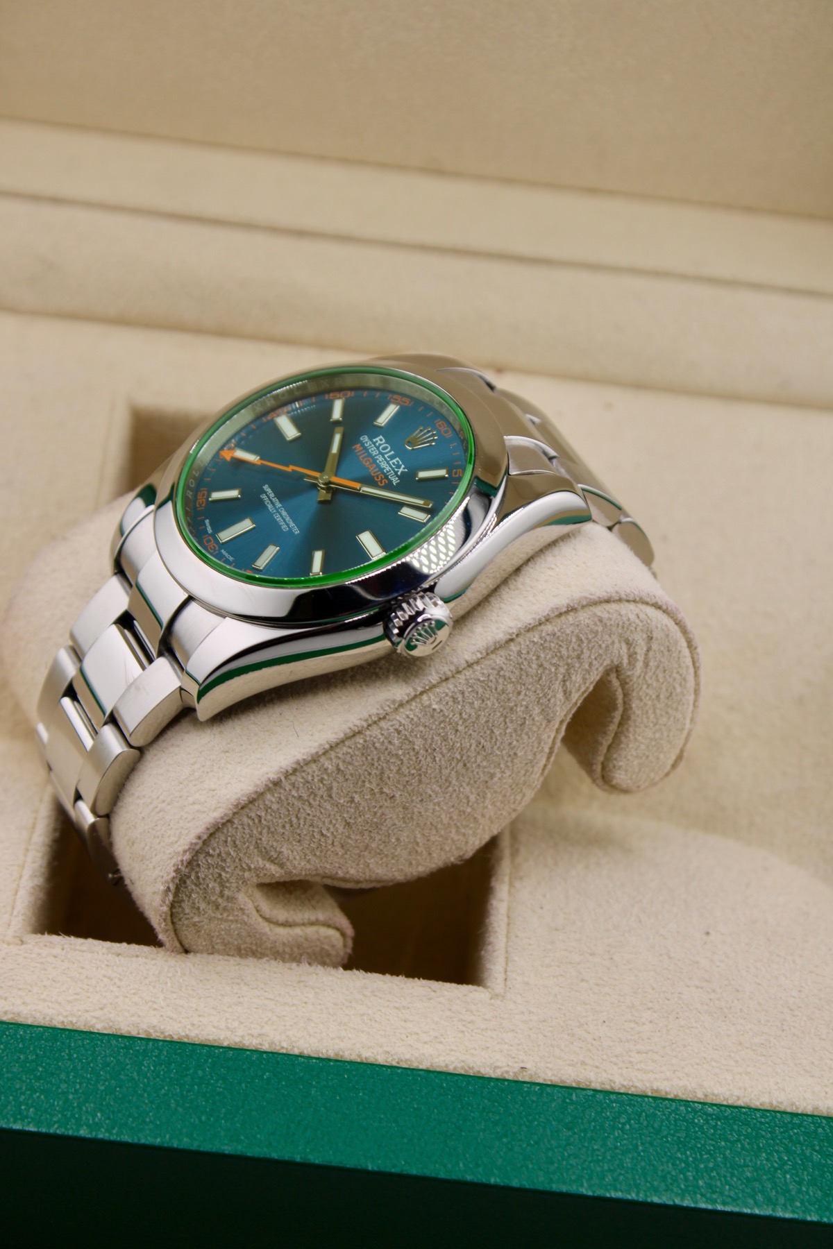 Rolex Milgauss Z-Blue 116400GV side profile photo