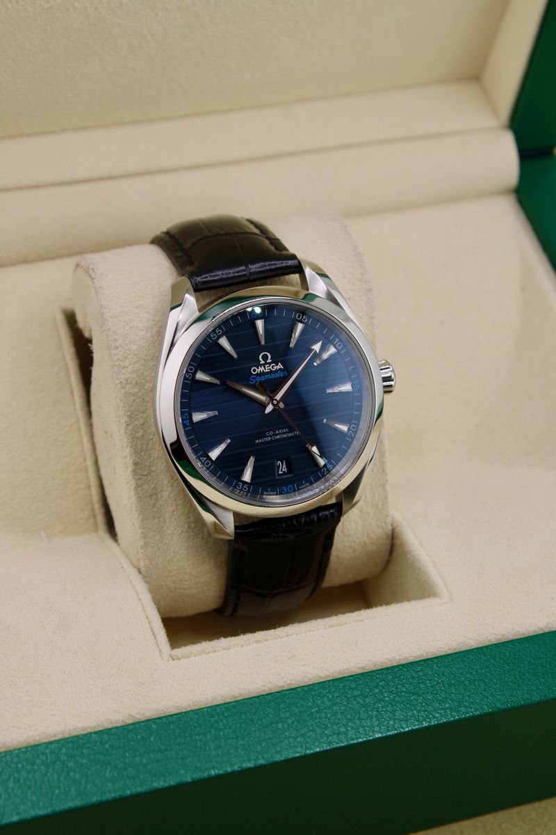 Omega Seamaster Aqua Terra 150M 220.13.41.21.03.001, dial straight on