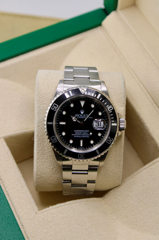 Rolex Submariner Date 16610LN Swiss Only