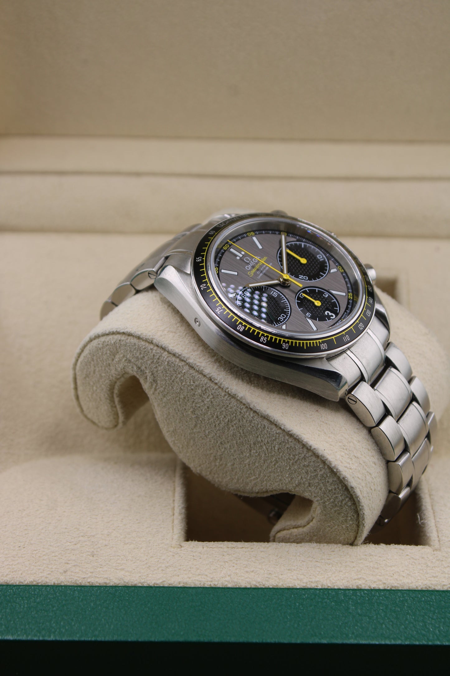 Omega Speedmaster Racing 326.30.40.50.06.001